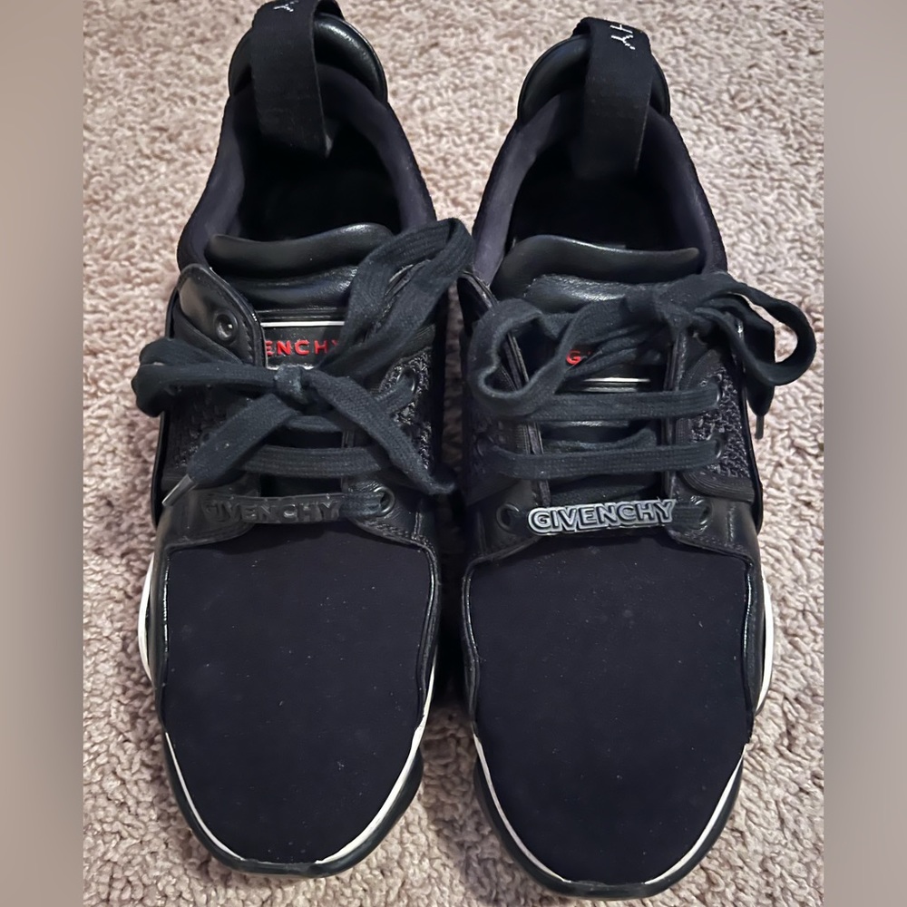 Women's Black Jaw Chunky Low-top Sneakers